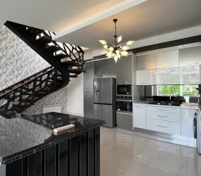 نمای آشپزخانه ویلای لوکس در زعفرانیه کرج